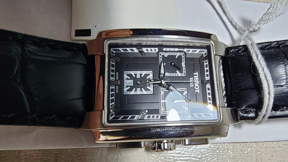 Новый Tissot редкой формы.швецарские.оригинал.