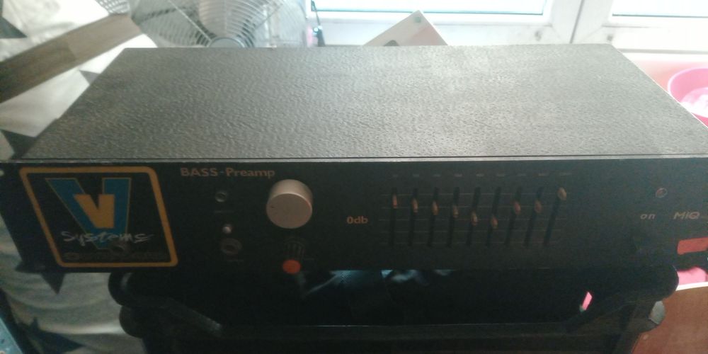 Еквалайзер dynacord preamp bas