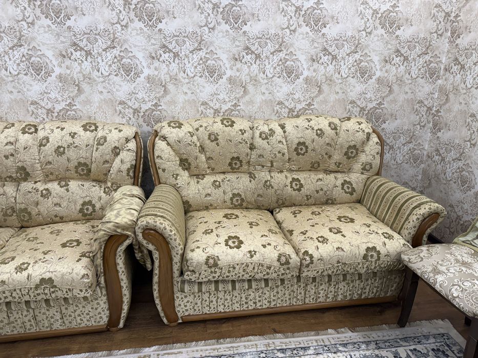 Продам 2 Дивана и кресло