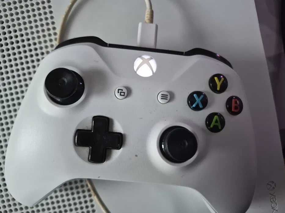 Xbox One S 1Tb + controller