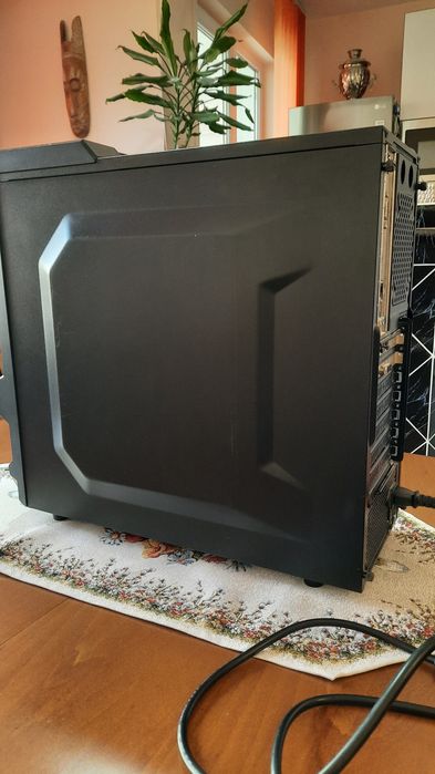 Продавам настолен мощен компюр