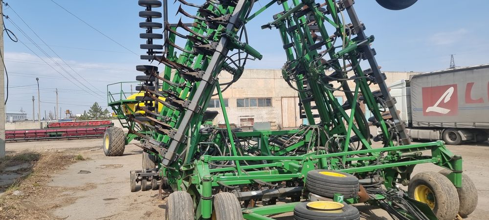 Продам посевные Комплексы ДжонДир 1835