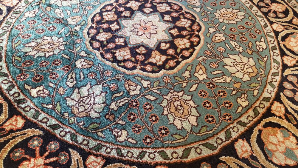 Нов,ръчно тъкан килим от естествена коприна,донесен от Индонезия ,Бали