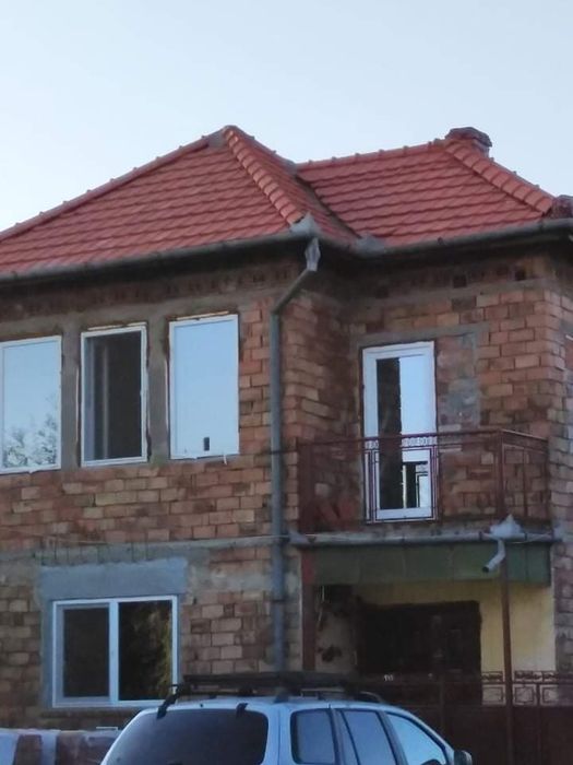 Executam lucrări de construcții, acoperișuri, terase și finisaje