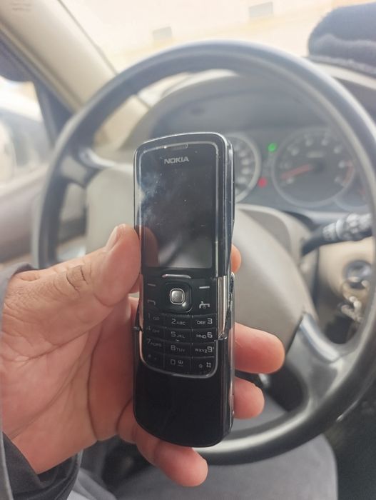 Нокия 8600 Луна в отличном состоянии.