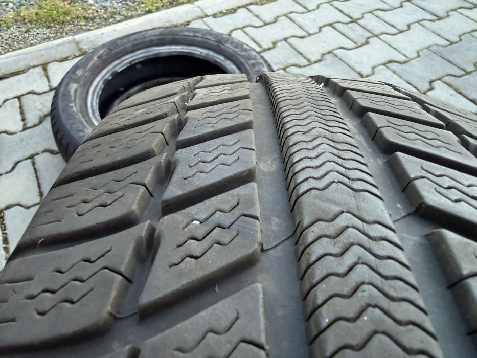 2бр. Зимни Гуми С Борд 205/50R/17 -MICHELIN- DOT:1810- 6.4мм *20€ 2бр*