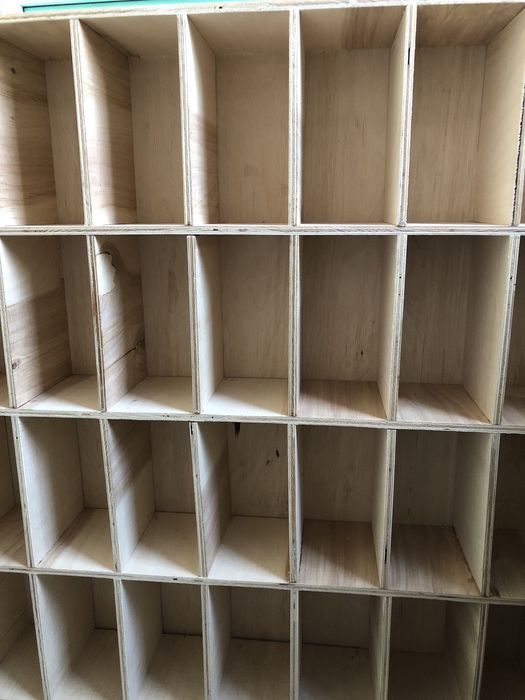 Продается стеллаж с 28 ячейками