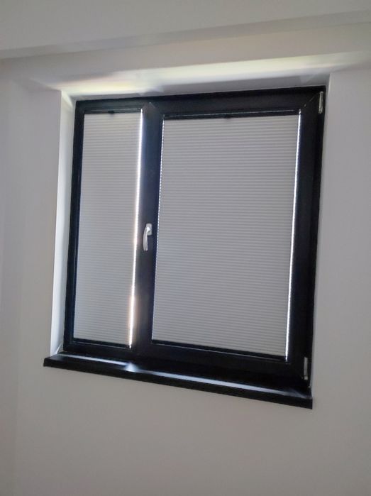 Jaluzele plisate cu material textil opac sau semitransparent