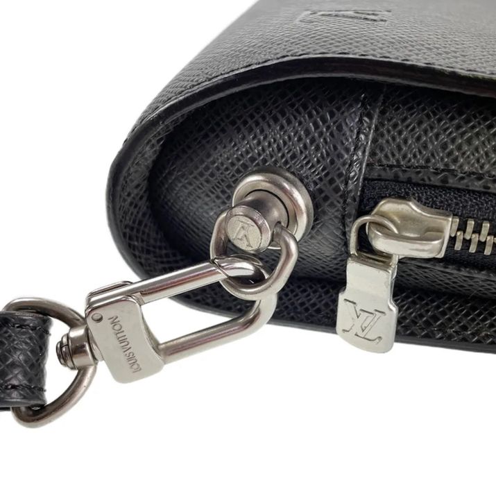 клатч Louis Vuitton Taiga Baikal Leather