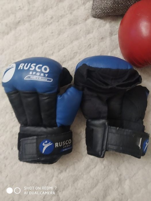 Боксерские перчатки