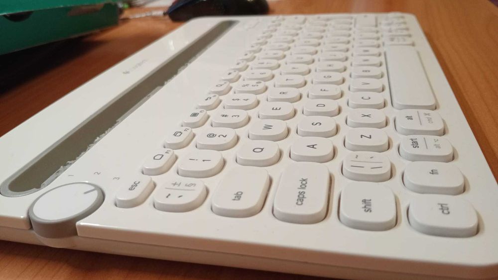 Tastatura Logitech K480. Max 3 device, Bluetooth, folosita.