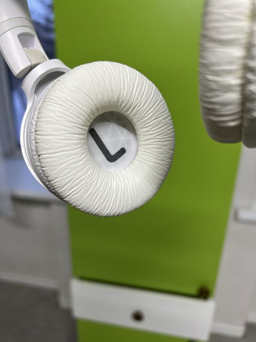 Продам наушники срочно