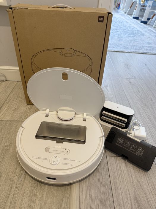 Продаю робот-пылесос MI Robot Vacuum Mop P