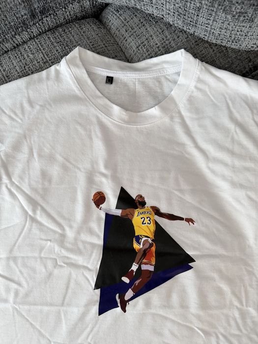 Tricou Barbati Trendyol Lebrom James M  Pret : 20 lei