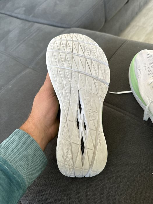 Кроссовки Hoka