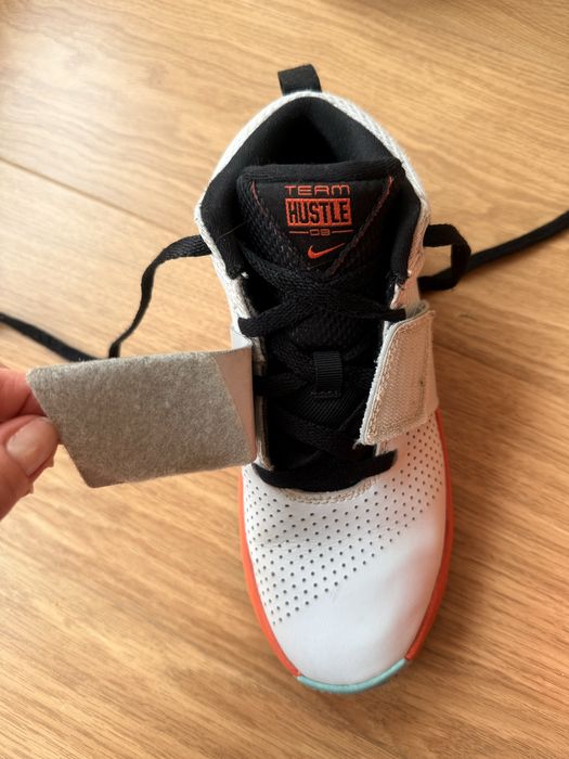 Nike Team Hustle nr. 37,5