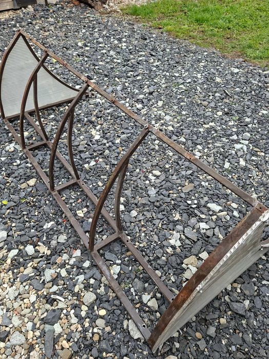 Vand copertina usa si un corp dulap hol