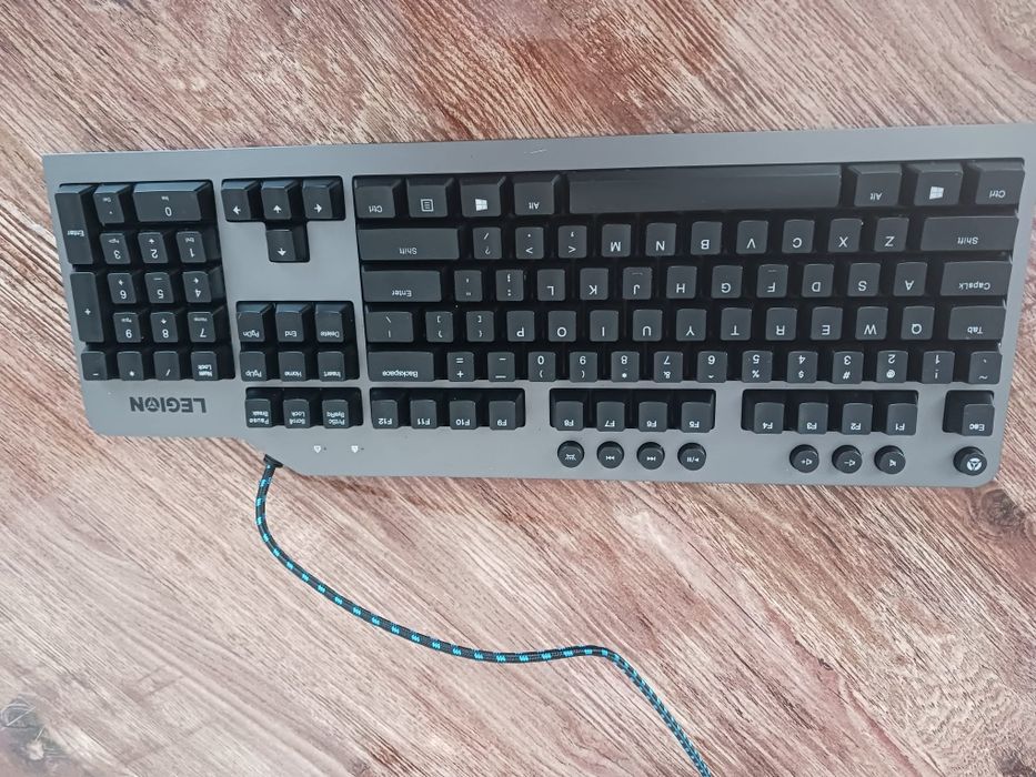 Vând PC i3 9100F, gtx 1070, 16 GB 3000mhz, sursa 620w+tastatura