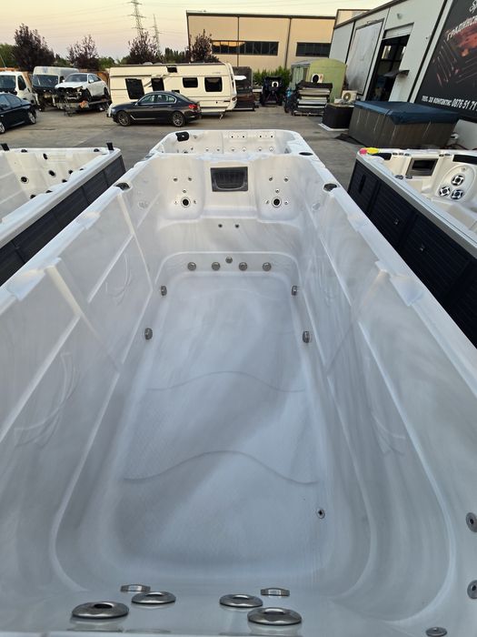 Плувни джакузита на ИЗПЛАЩАНЕ  с насрещтно течение в перфектно състоян