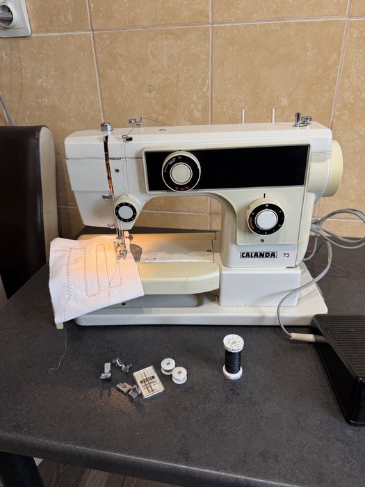 Masina de cusut festonat si butoniere Pfaff Calanda 73