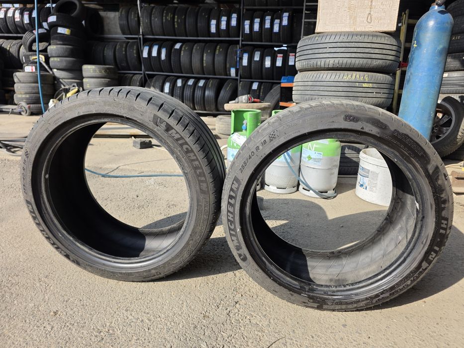 Vând 2 anvelope vara 255 40 R18 Michelin