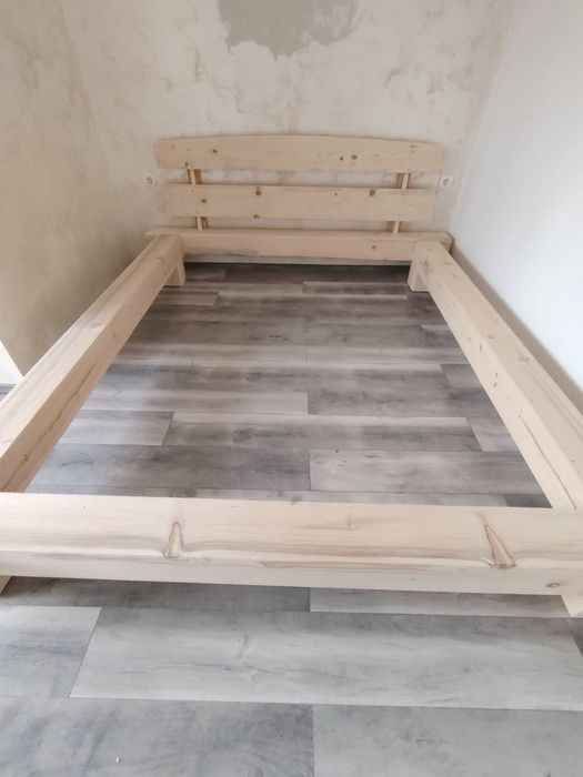 Pat Rustic din Grinzi Lemn Masiv – Realizat la Comandă