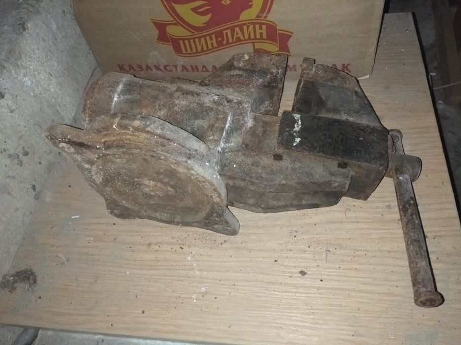 Чугунные тиски СССР