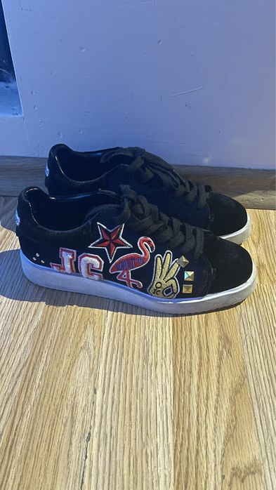 Черни велурени кецове