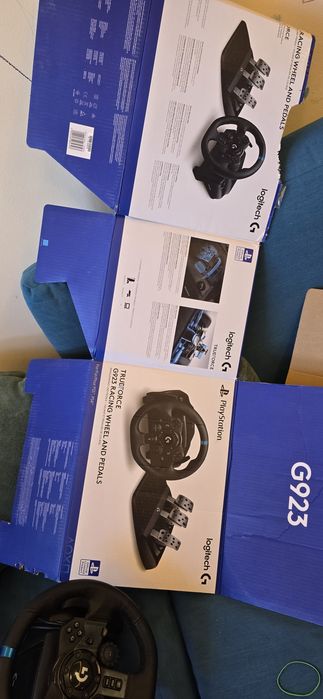 Logitech G923 PlayStation și suport metalic