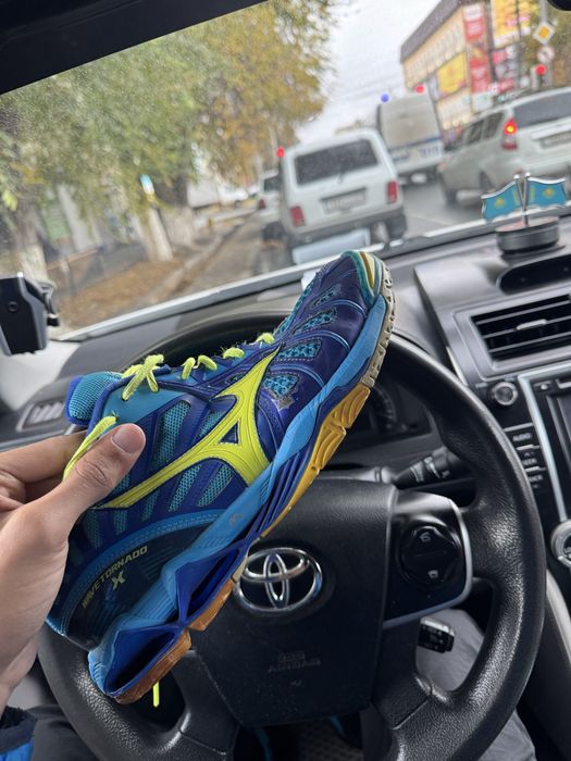 Mizuno кроссовка. Оригинал