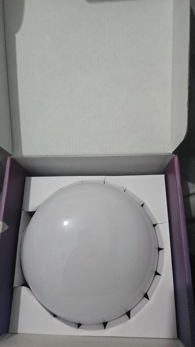 RGB  настолна лампа.