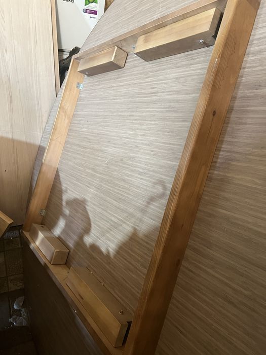 Продам большой круглый стол.