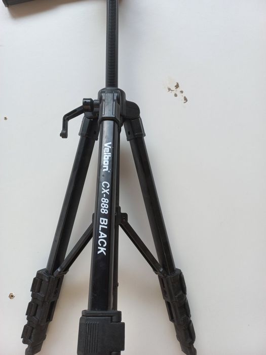 Vând trepied Velbon CX-888 Black