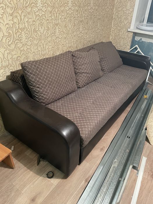 Диван в хорошем состоянии