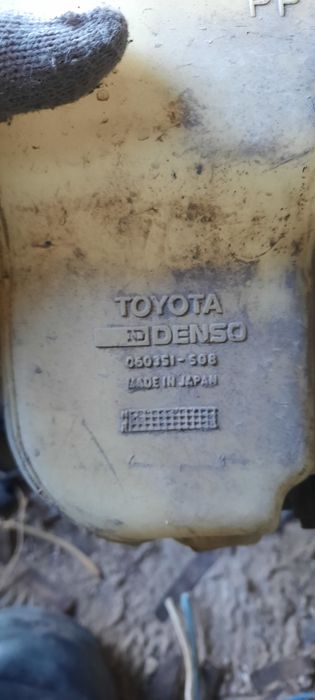 Бачки омывателя тойота