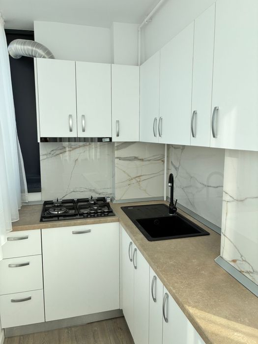 Proprietar inchiriez apartament 3 camere