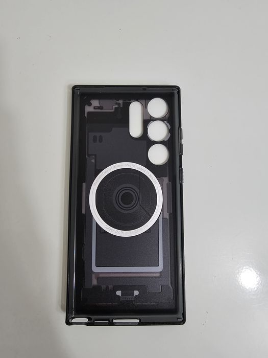 Продам чехол Spigen S23 Ultra Торг есть