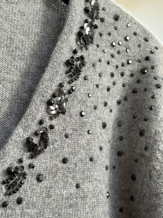 Maddison, cașmir, pulover gri, broderie cu mărgele