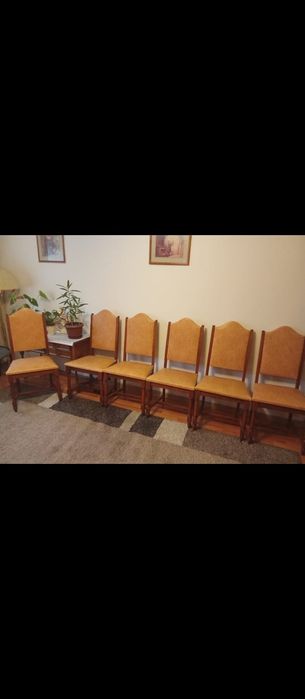 Vând scaune din lemn masiv