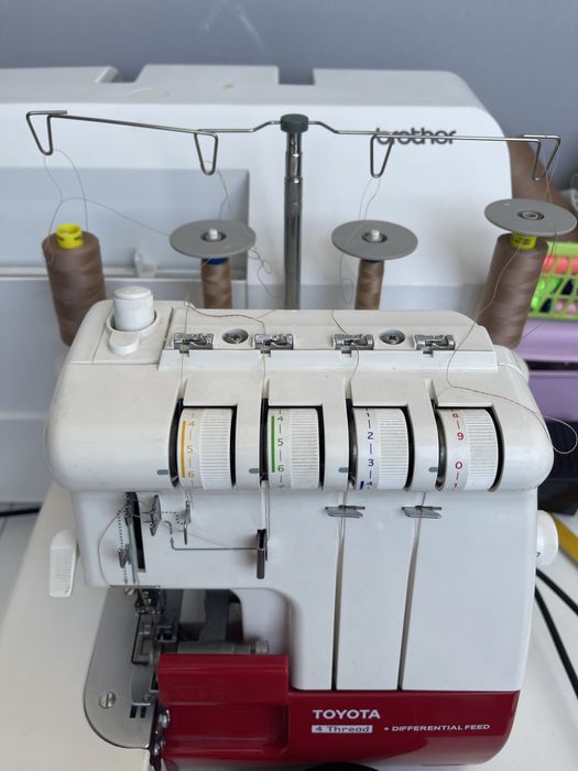 Швейная машинка и оверлок