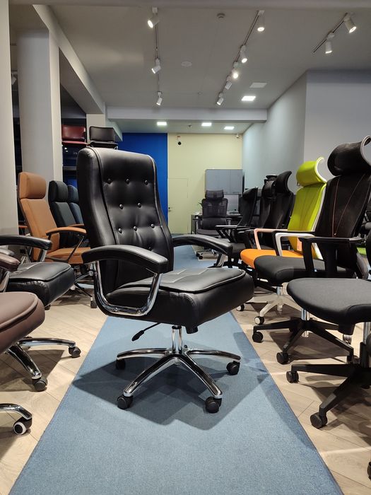 Офисное кресло для руководителя и персонала модель Hill