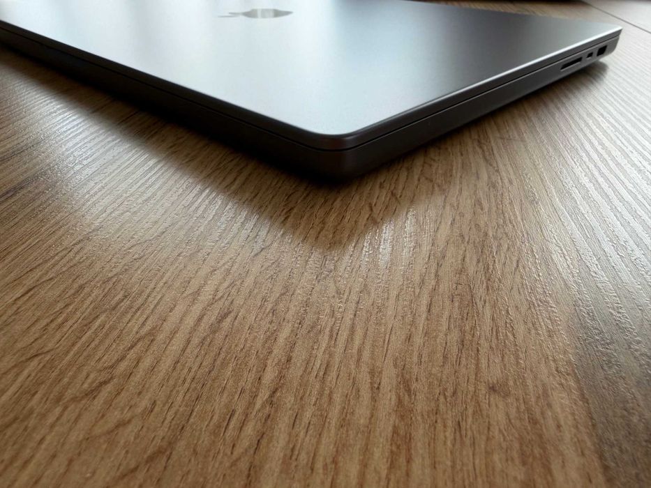 MacBook Pro 16" M4 PRO Chip 14-CPU/20-GPU/24GB RAM/1TB SSD