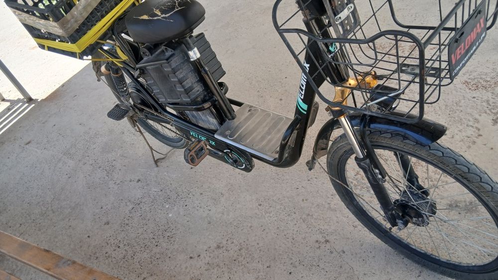 Veloskuter 2024-yil olingan, holati yaxshii aybi yoq prava kerak emas