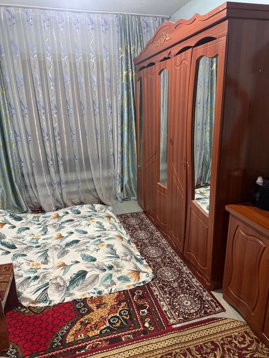 Чирчик шахар 10-микрорайонда квартира сотилади