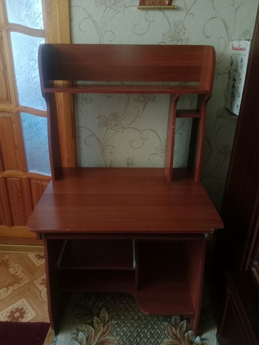 Стол компьютерный