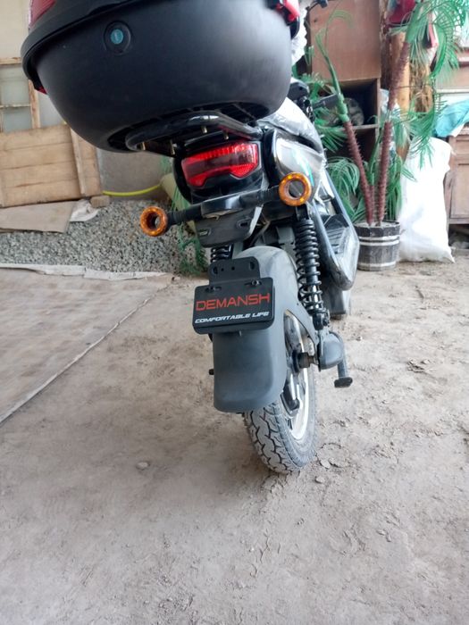 Skuter elektron zoʻr skuter