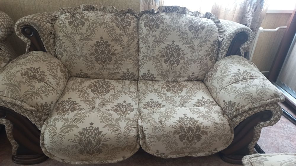 Продаётся  диван.