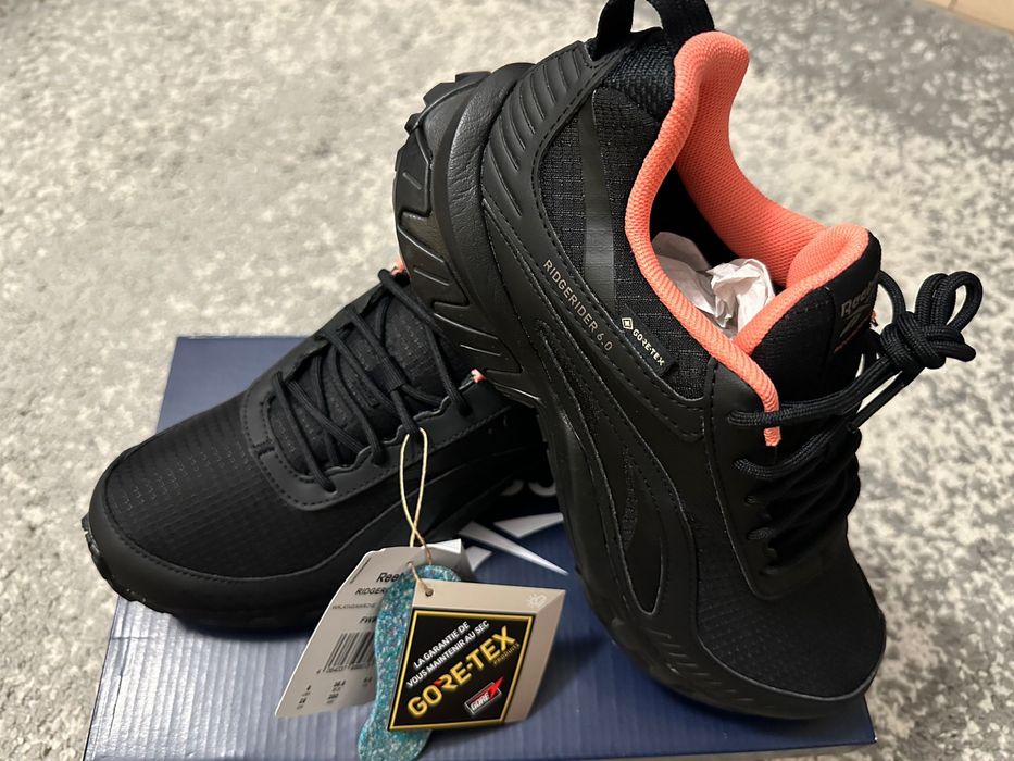 Vand pantofi sport Reebok marime 37