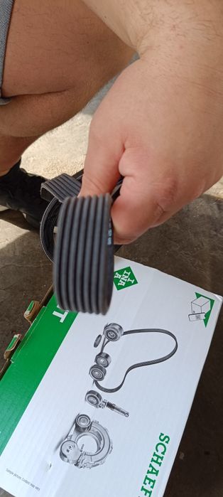 Пистов ремък INA FB 7PK2061