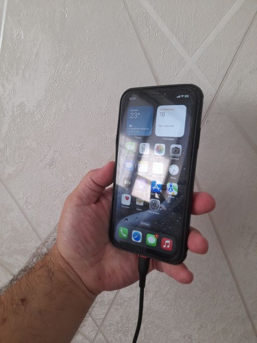 iPhone XR 64GB продам обмен описания